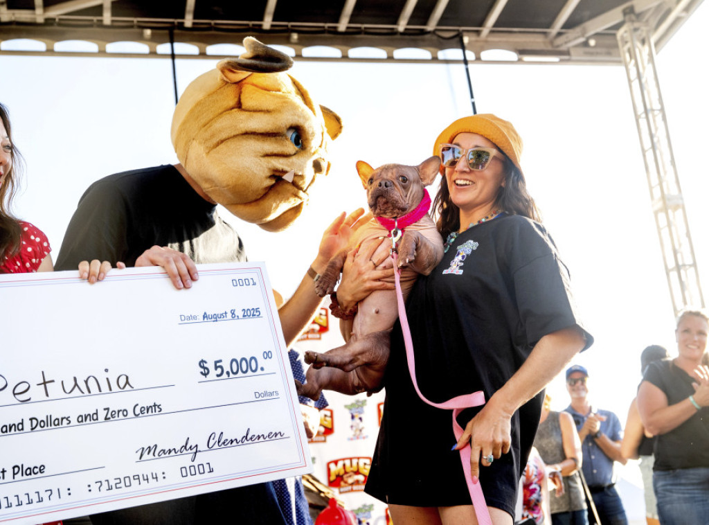 Pas po imeni Petunija osvojio titulu na "Takmičenju za najružnijeg psa na svetu"