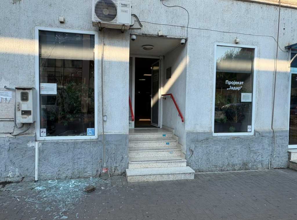 Rio Tinto: Napad na naš Info centar loša poruka investitorima u Srbiji