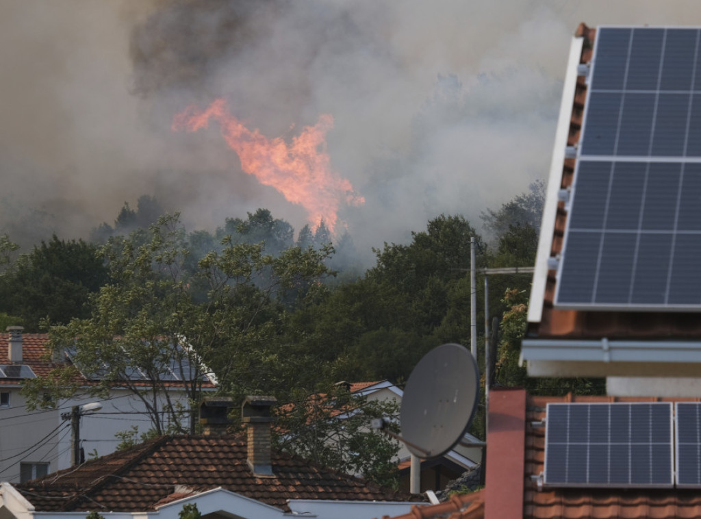 Mediji: Srbija pomaže Crnoj Gori u gašenju požara, šalje helikopter Ka-32