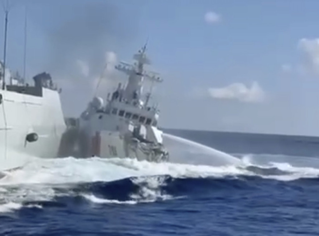 Kineski ratni brod se sudario sa obalskom stražom tokom potere za filipinskim čamcem