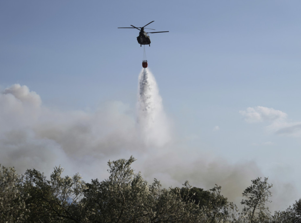 Požari zahvatili oblasti Kefalonije, Vonike i Zakintosa u Grčkoj