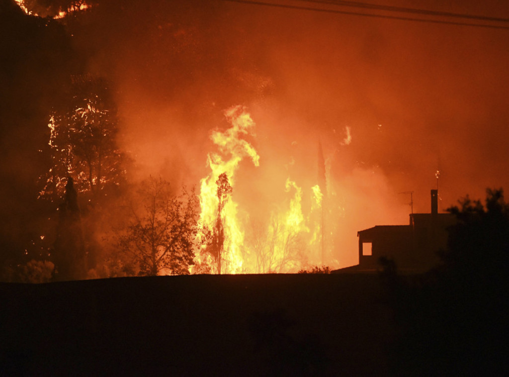 Požari širom Albanije, još jedna osoba preminula od posledica