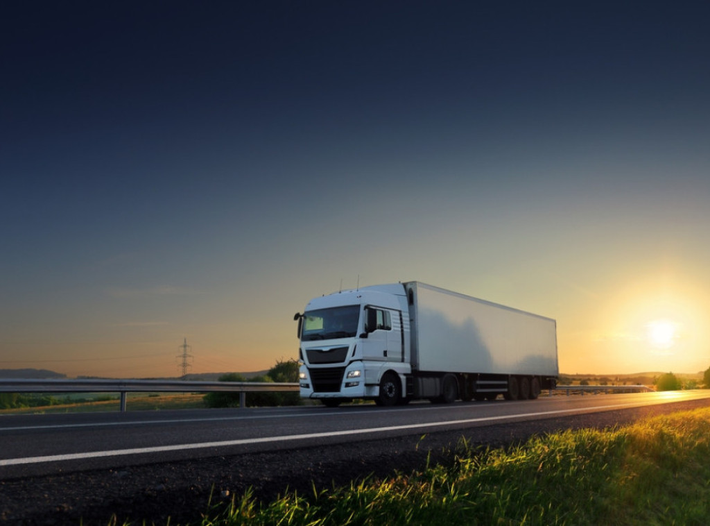 Vozač kamiona za 28 dana učinio 80 prekršaja, kažnjen sa skoro 2,5 miliona dinara