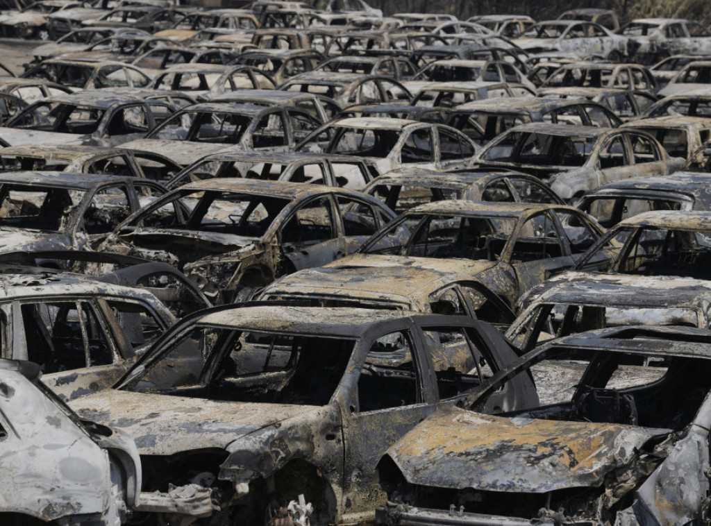 Grčka: U požaru izgorelo 550 automobila koje je zaplenila carinska služba u Patrasu