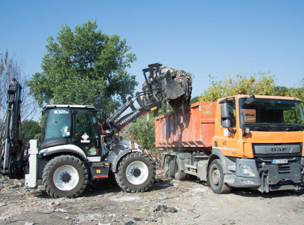 Počelo uklanjanje prve od devet divljih deponija u ulici Tošin bunar