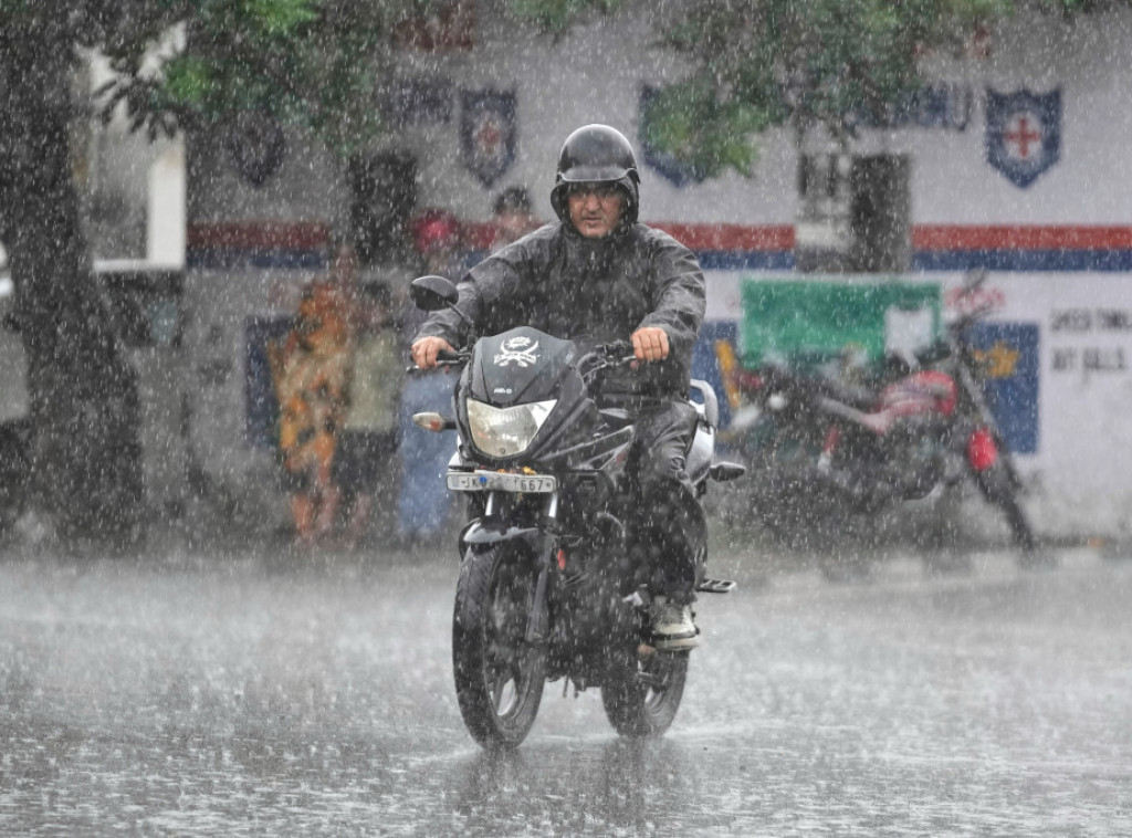 Najmanje 44 osobe stradale u poplavama u Kašmiru, nastavljaju se akcije spasavanja