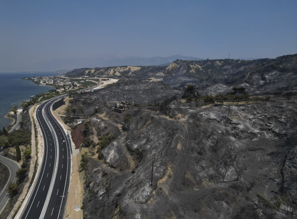 Više od 100.000 hektara zemljišta izgorelo u požarima koji su buknuli širom Grčke