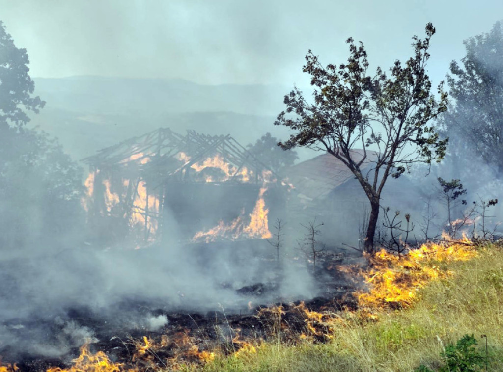 Kritična situacija u vezi sa požarom u Piperima u blizini Podgorice