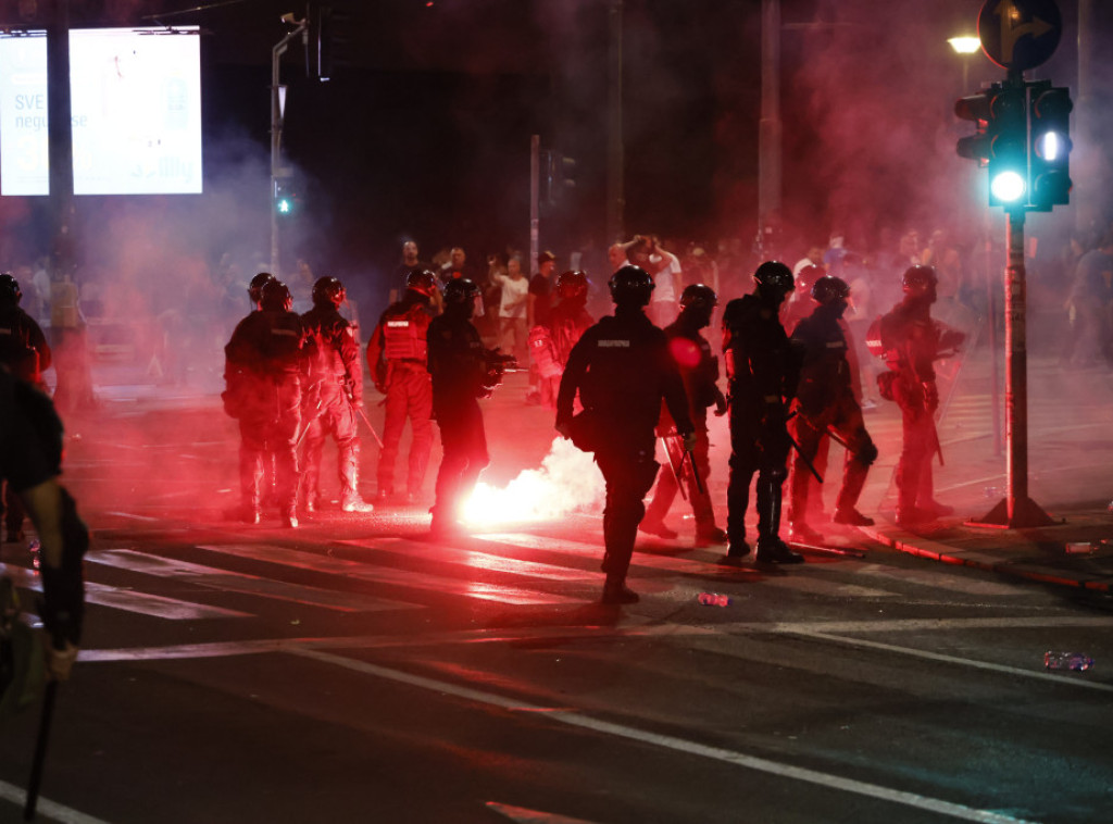 Policija potisnula učesnike protesta u Kneza Miloša i na Novom Beogradu, saobraćaj normalizovan
