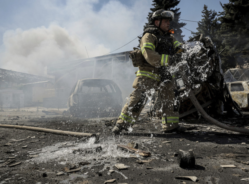Vatrogasci napreduju u gašenju požara severno od Los Anđelesa uz vazdušnu podršku