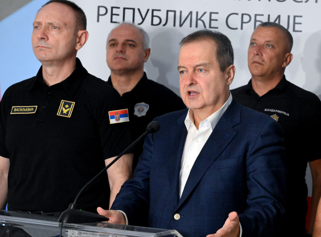 Dačić: Trojica stranih državljana uhapšena na protestu zbog napada na policiju