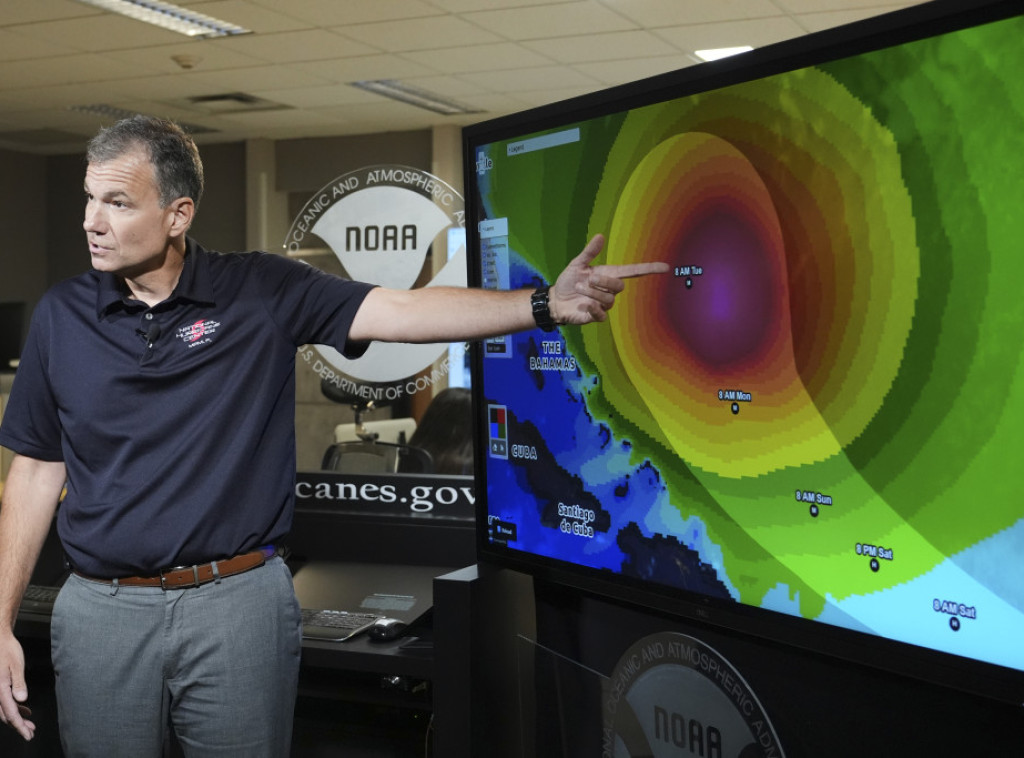 Tropska oluja Erin ojačaće danas u uragan dok se bliži Karibima