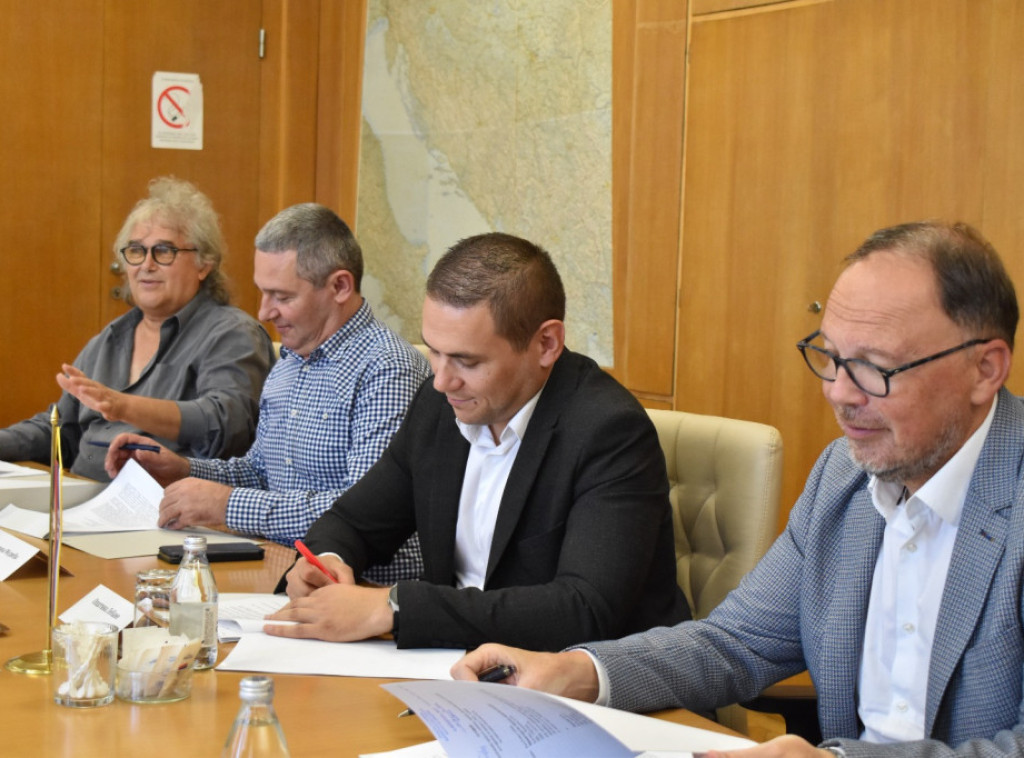 Potpisani ugovori za zamenu kotlova i bolji kvalitet vazduha u devet lokalnih samouprava