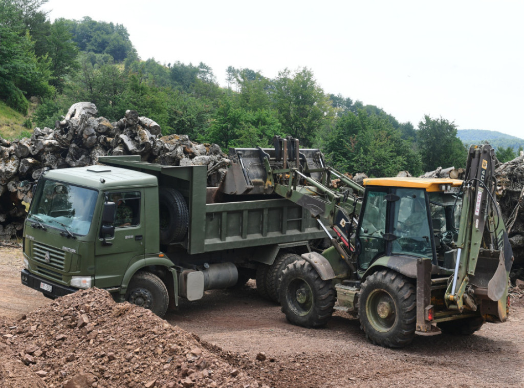 Vojska Srbije pomaže meštanima sjeničkih sela