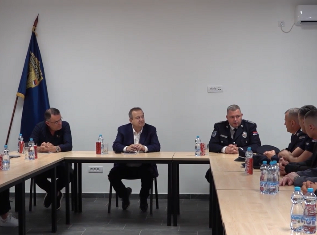 Dačić obišao PU u Subotici i Vatrogasno-spasilački bataljon