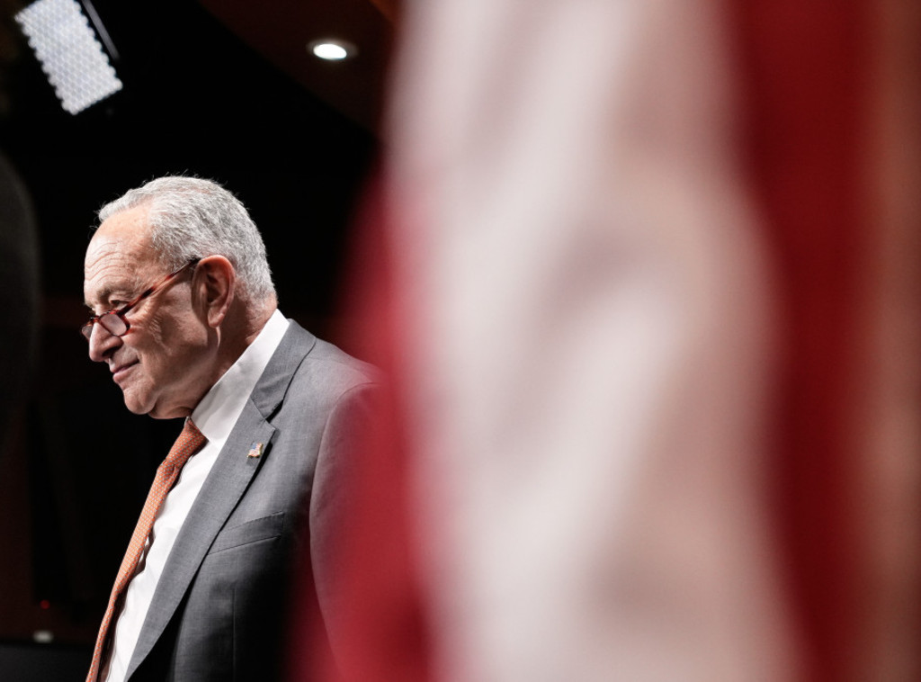 Čak Šumer: Umesto da bude uz Ukrajinu, Tramp dočekao Putina uz crveni tepih