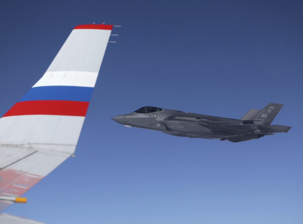 Američki lovci F-22 ispratili Putinov avion na putu od Aljaske do Rusije