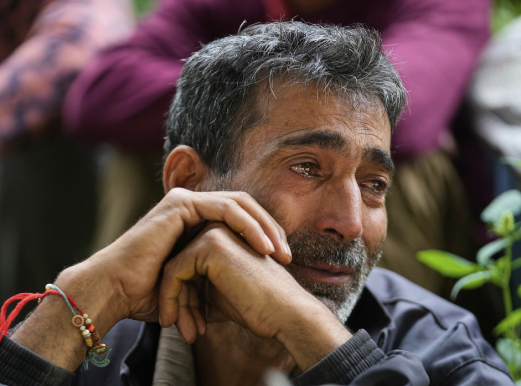 Najmanje šest osoba poginulo u urušavanju građevine kod Humajunove grobnice