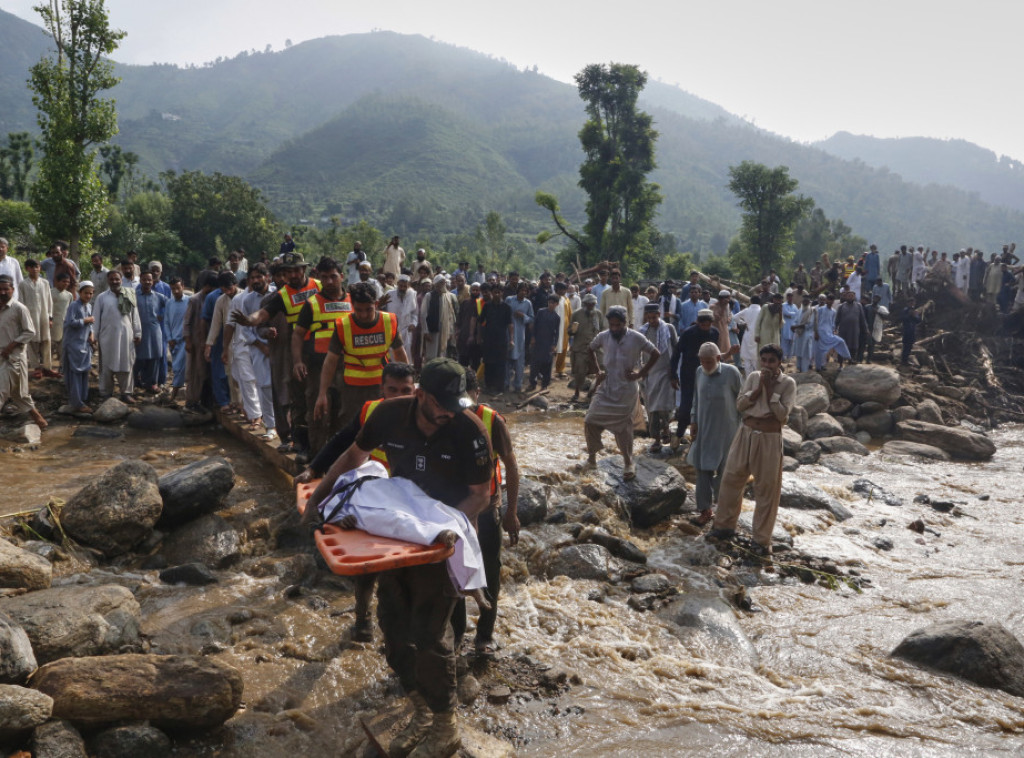 Više od 300 ljudi poginulo u poplavama u Pakistanu