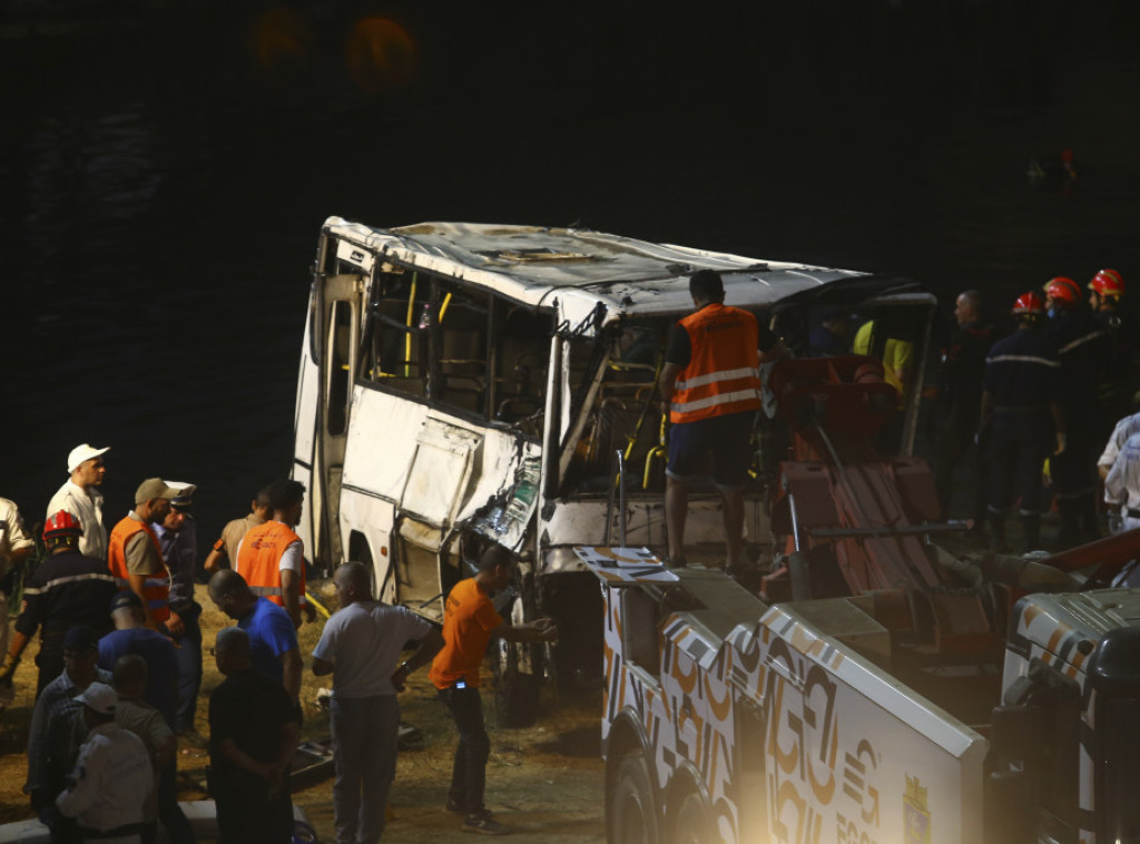 Najmanje 18 poginulih u autobuskoj nesreći u Alžiru