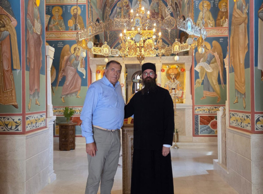 Dodik posetio manastir Rmanj u Martin Brodu i slapove na Uni