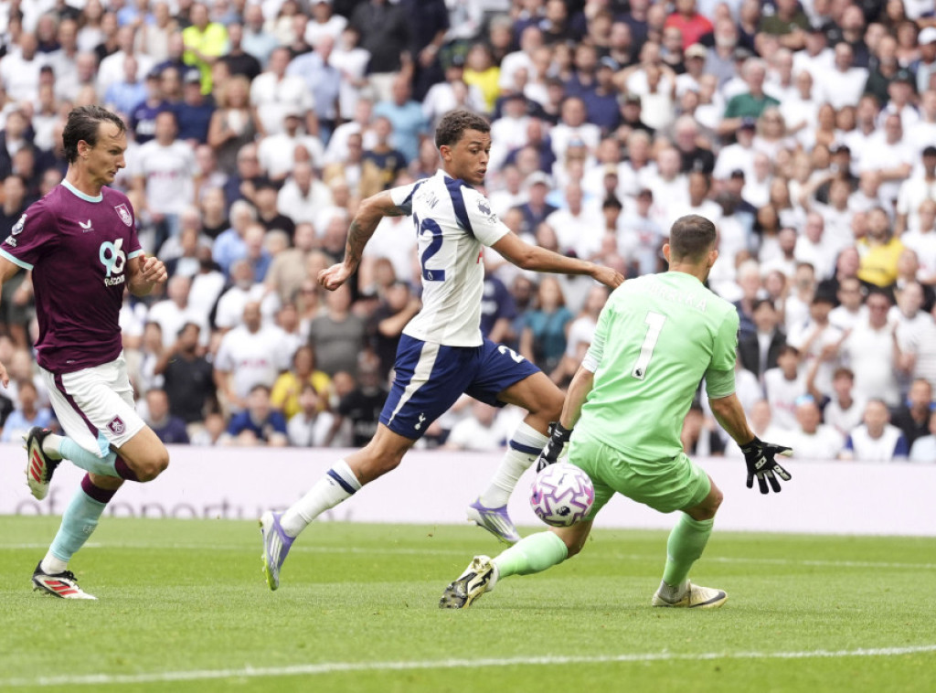 Fudbaleri Totenhema pobedili Barnli, Sanderlend savladao Vest Hem