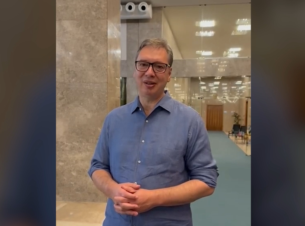 Vučić: Država će zajedno sa narodom podići i obnoviti prostorije tužilaštava i SNS-a