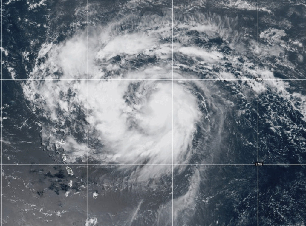 Uragan Erin rano jutros oslabio na uragan treće kategorije