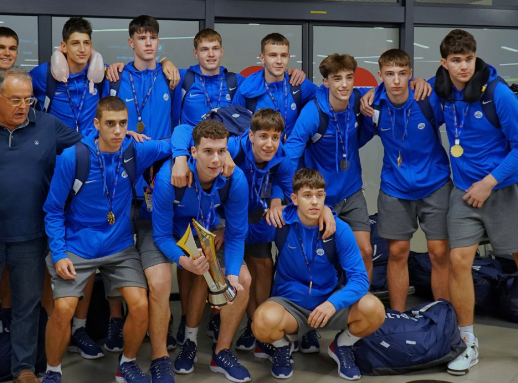 Zlatni srpski košarkaški kadeti stigli u Beograd posle osvajanja zlata na Evropskom prvenstvu