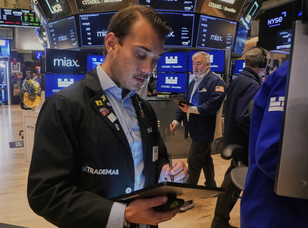 Evropski indeksi uglavnom u porastu, poskupelo zlato, pale cene nafte i pšenice