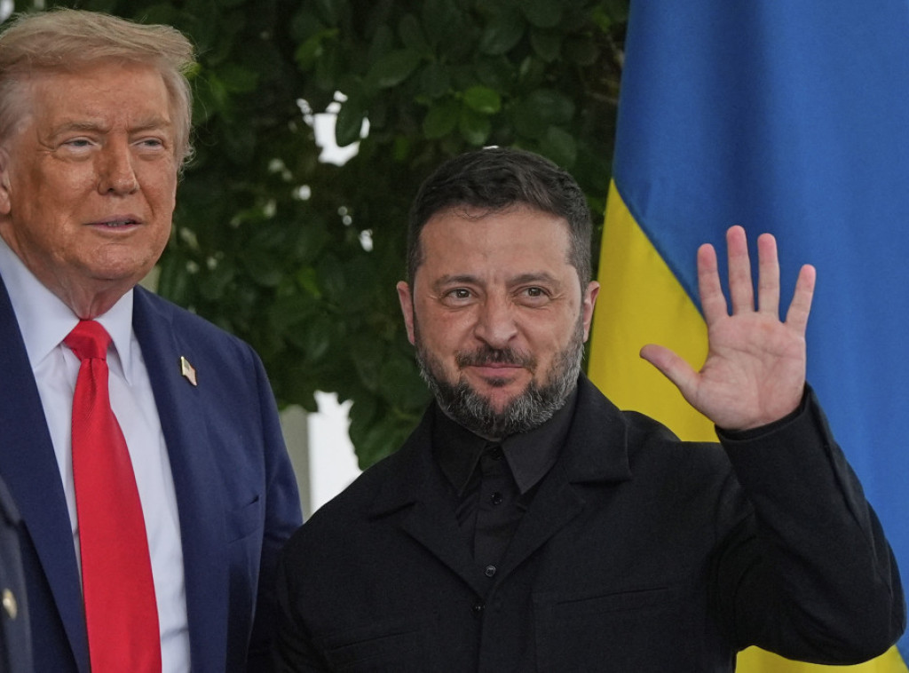 Politiko: Zelenski darovao Trampu golf palicu, a Melaniji preneo pismo supruge Olene