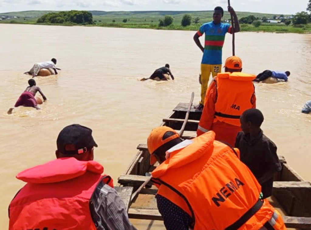 Najmanje 25 spasenih nakon prevrtanja čamca u Nigeriji, desetine se smatraju mrtvima