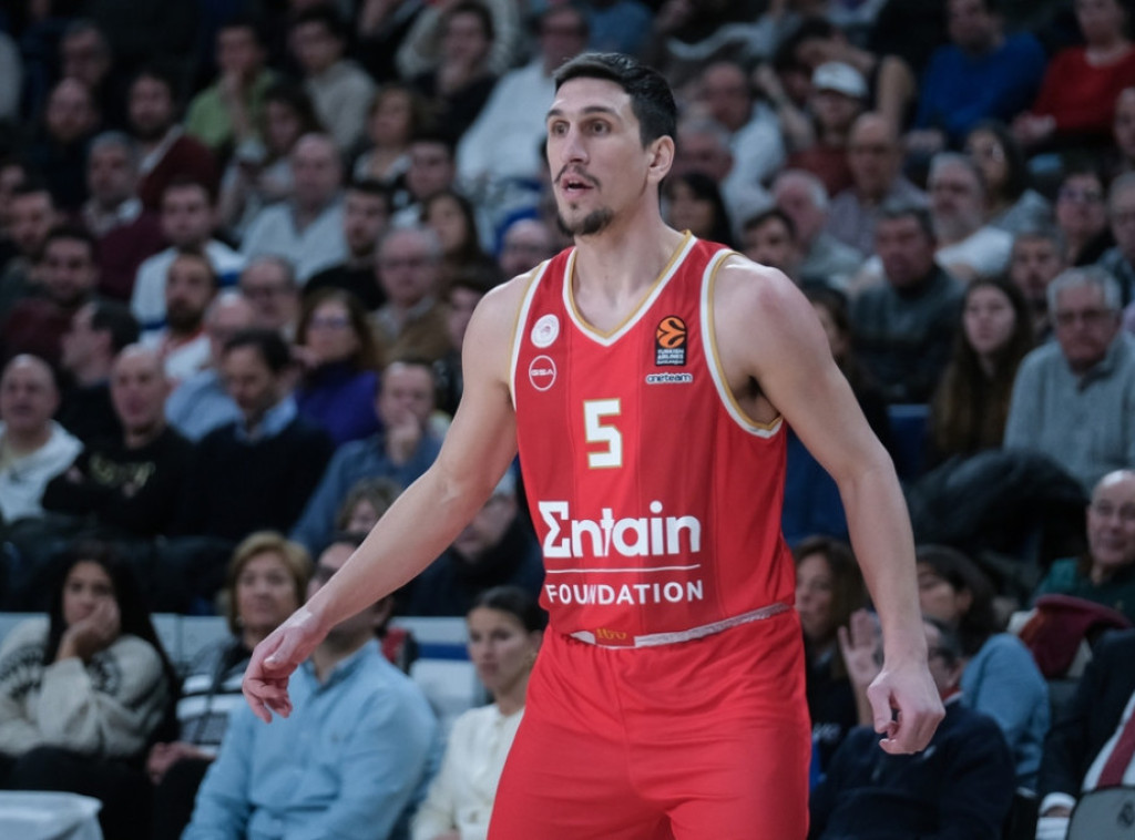 Grčki košarkaš Janulis Larencakis produžio ugovor sa Olimpijakosom