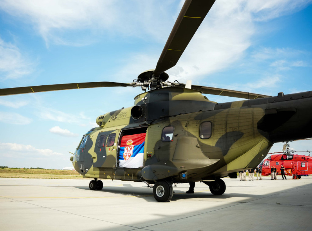 Dačić na aerodromu dočekao posade Helikopterske jedinice MUP-a iz Crne Gore