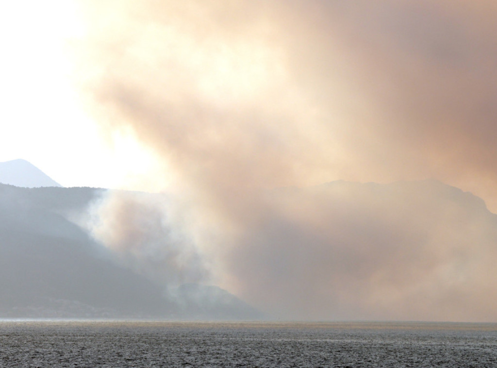 Pod nadzorom požar u Dubrovačkom primorju na granici s BiH