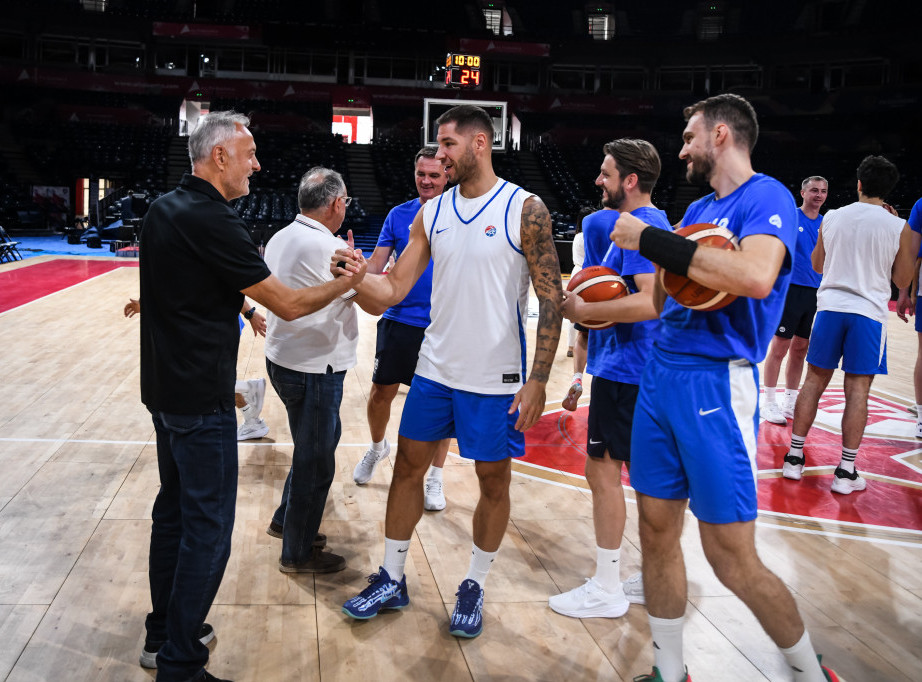 Ministar Gajić posetio košarkaše Srbije pred EP: Želim vam mnogo sreće i zdravlja