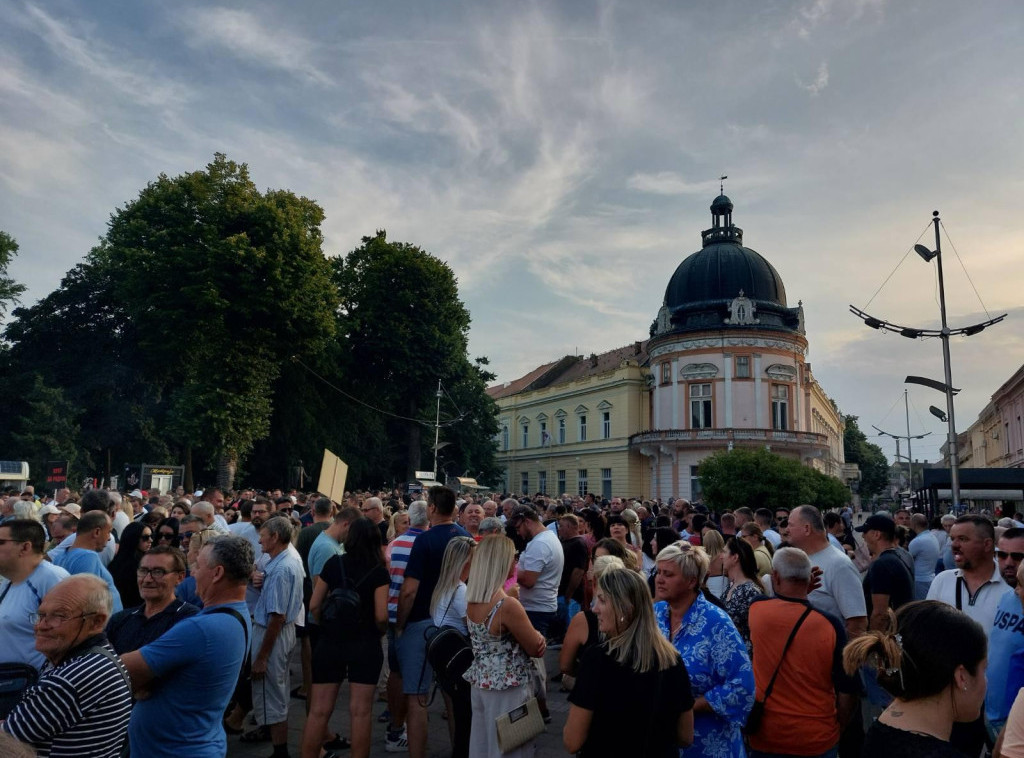 Prema proceni MUP-a večeras na okupljanjima protiv blokada 31.000 ljudi