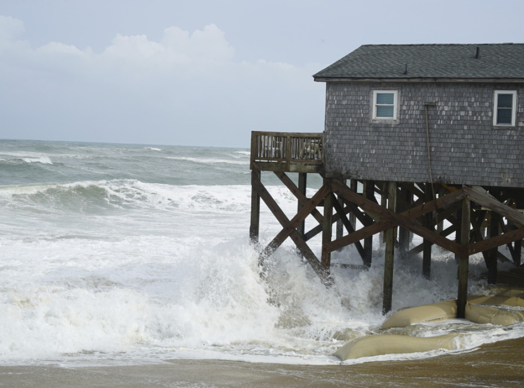 Uragan Erin ojačao dok se približava istočnoj obali SAD