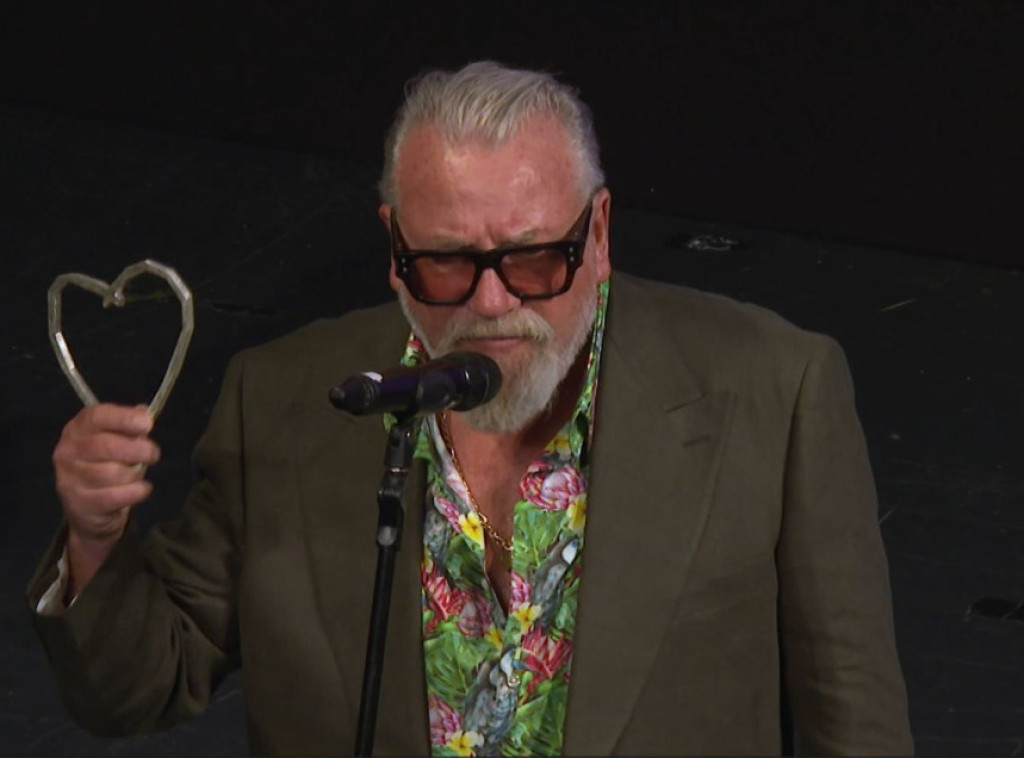 Britanskom glumcu Reju Vinstounu uručeno Počasno Srce Sarajeva na 31. Sarajevo Film Festivalu