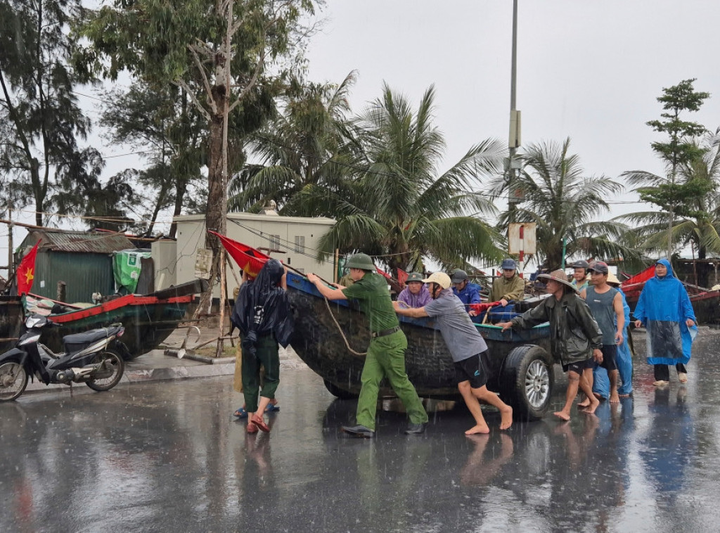 Dvoje poginulih u poplavama u centralnom Vijetnamu