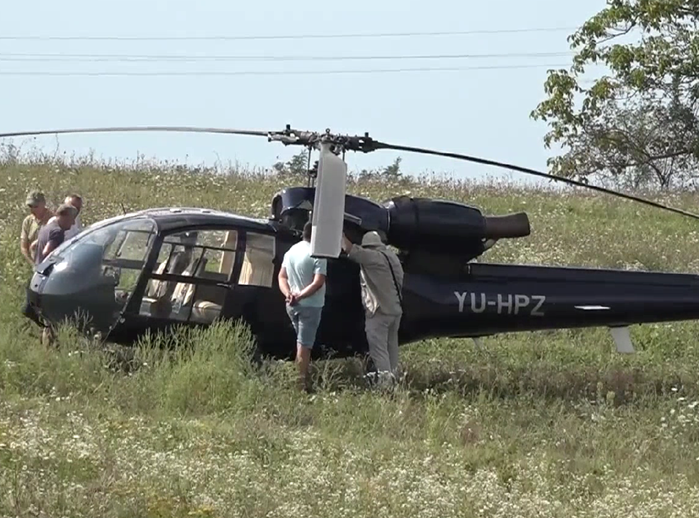 Helikopter iz Srbije prinudno sleteo u mesto Palačkovci kod Prnjavora, nema povređenih