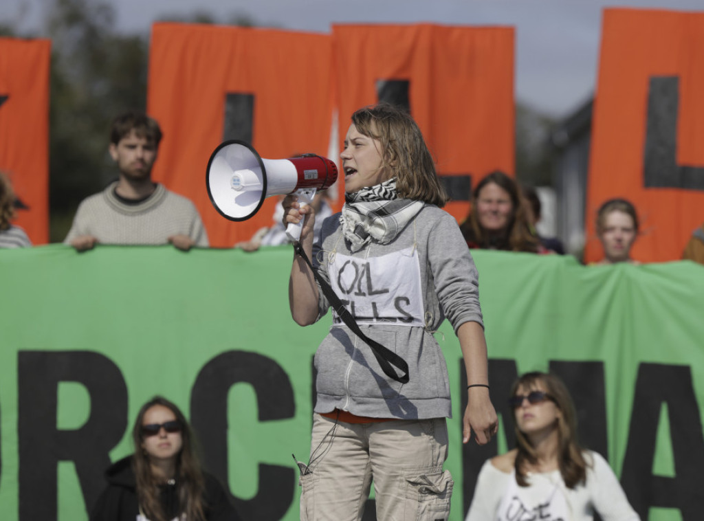 Klimatski aktivisti i Greta Tunberg blokirali prilaz Centralnoj banci Norveške u Oslu