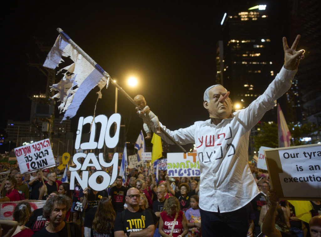 Na antiratnim protestima u Tel Avivu uhapšena demonstrantkinja