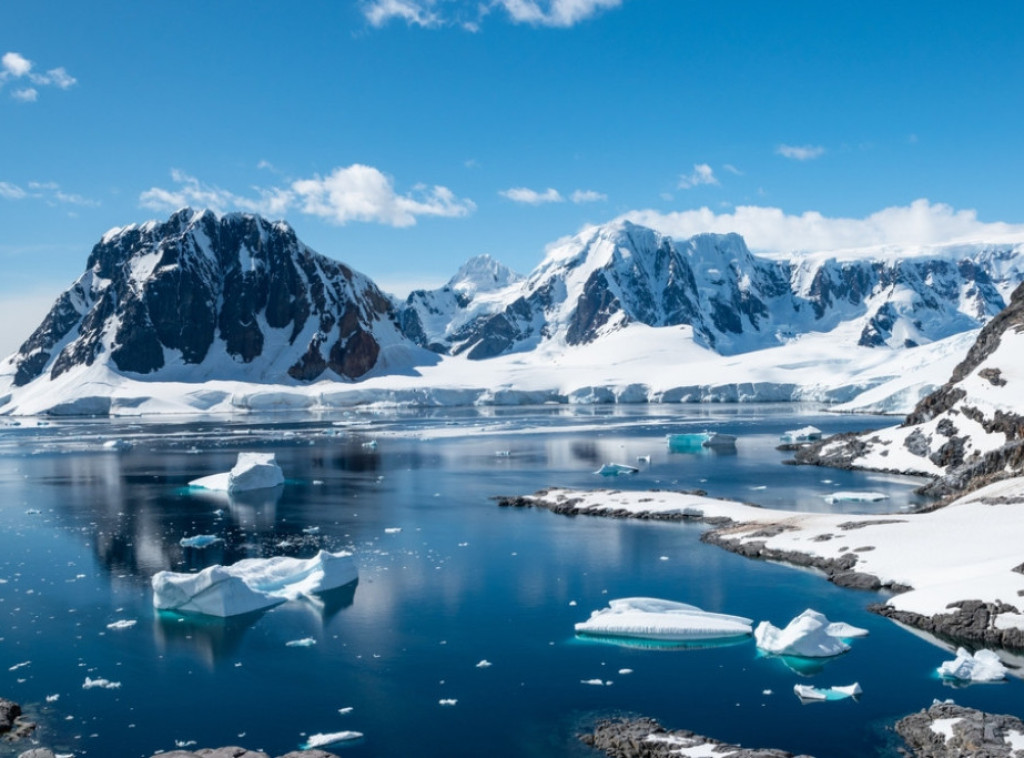 Studija: Rastući turizam i ljudska aktivnost ubrzavaju topljenje snega na Antarktiku