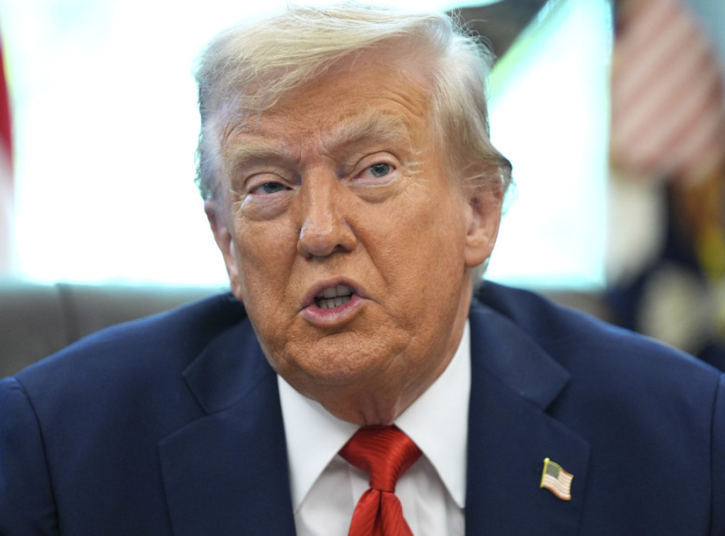 Tramp pozvao da se oduzme licenca ABC-u i NBC-u zbog informativnog programa