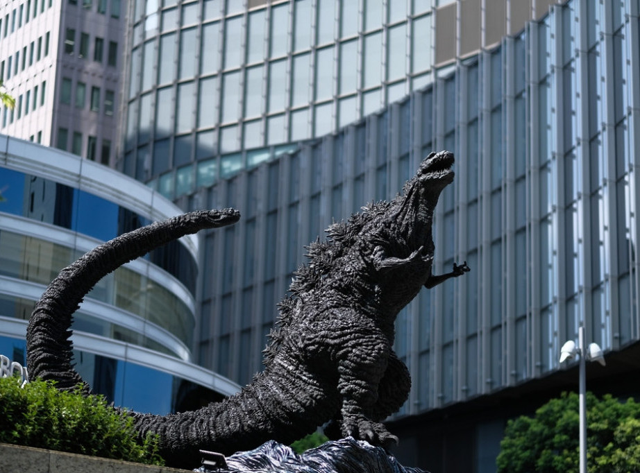 U čast 70 godina od prvog filma u Japanu postavljen spomenik u obliku stopala Godzile