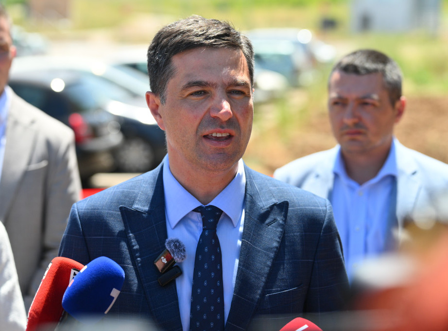 Dragoslav Pavlović: Počela uplata po 20.000 dinara roditeljima svih niških osnovaca