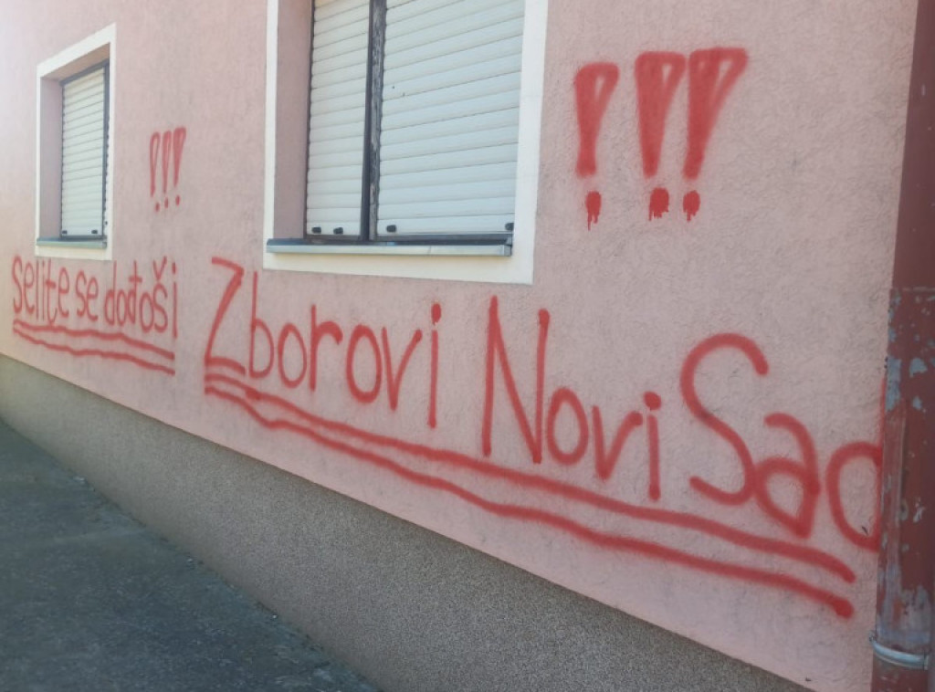 Komeseriat za izbeglice osudio ispisivanje uvredljivih poruka na kući porodice Balać