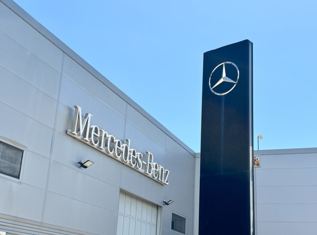 Mercedes-Benc pokreće novi otkup sopstvenih akcija vredan do milijardu evra