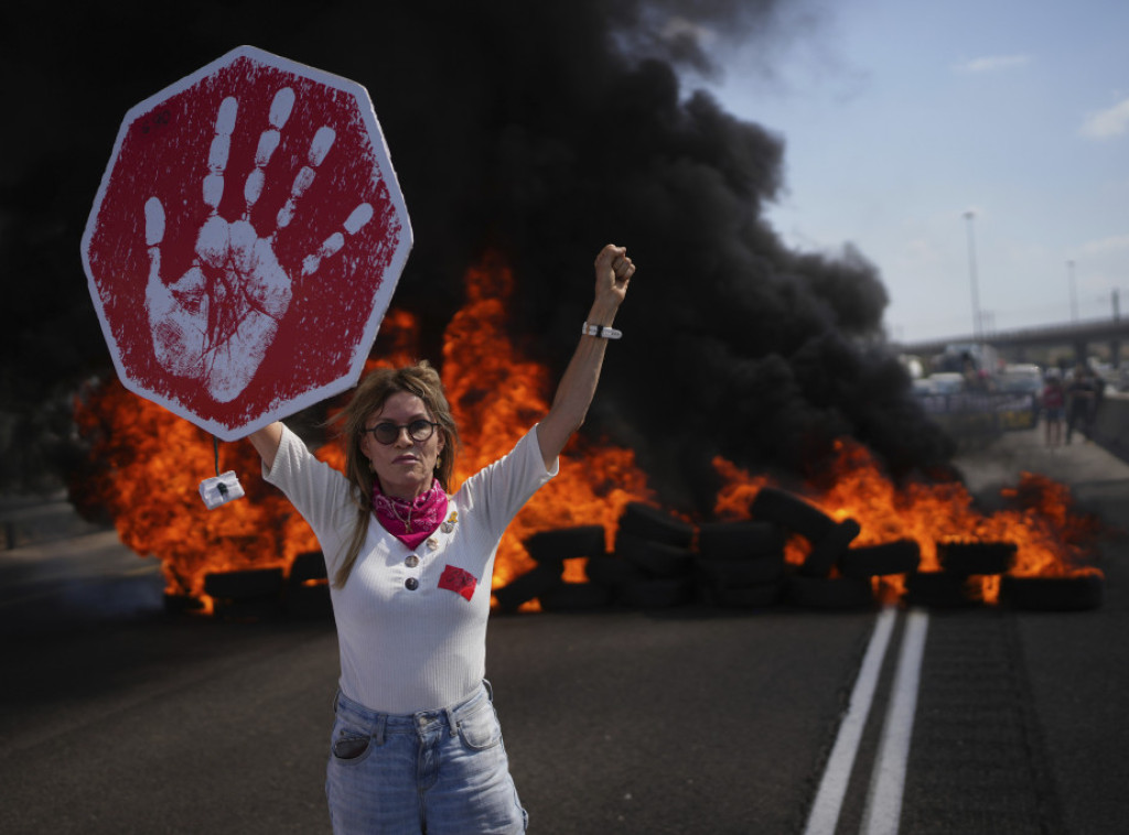 Hiljade ljudi na Trgu talaca u Tel Avivu zahtevalo od Vlade dogovor o taocima